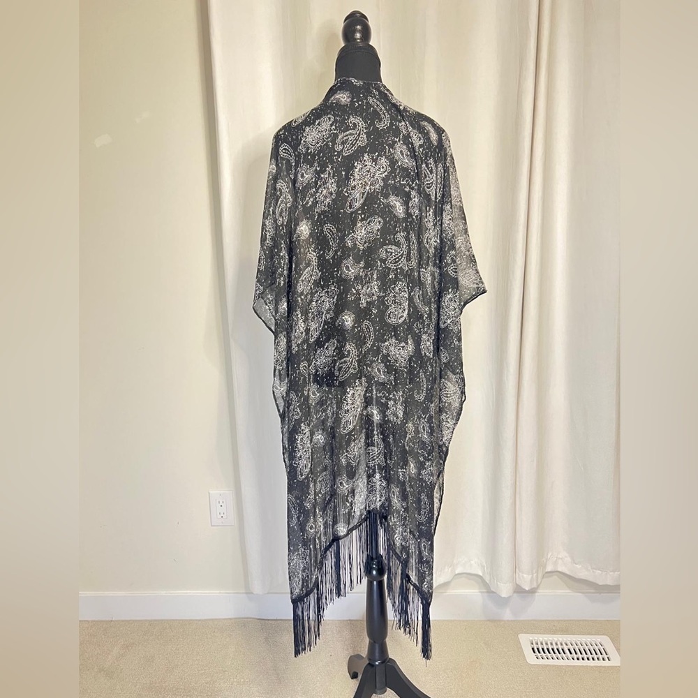 Black & White Paisley Fringe Wrap - Picture 2 of 4